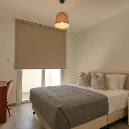 Phaedrus Living Coral Seabreeze 아파트