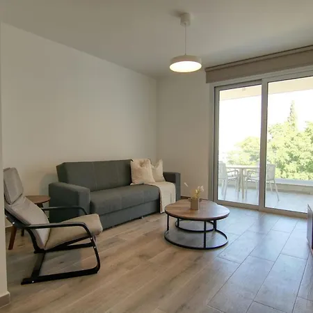 Apartment Phaedrus Living Coral Seabreeze
