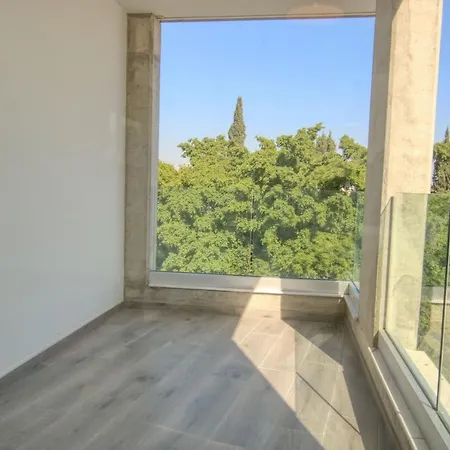 Apartment Phaedrus Living Coral Seabreeze *