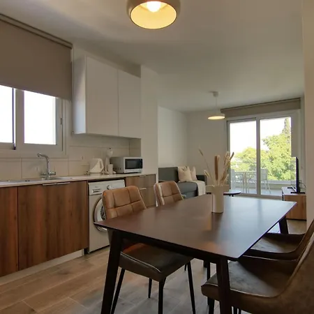 Phaedrus Living Coral Seabreeze Apartment