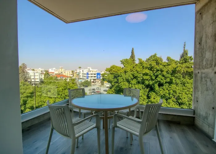 Phaedrus Living Coral Seabreeze Lejlighed