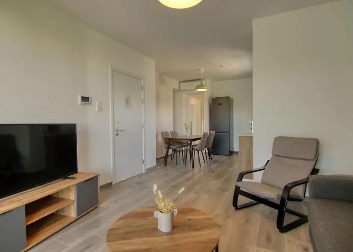 Phaedrus Living Coral Seabreeze Lejlighed