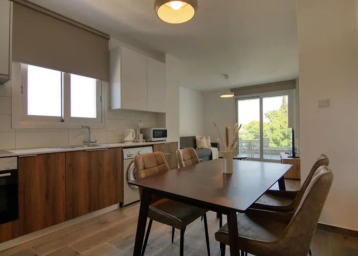 Phaedrus Living Coral Seabreeze Lejlighed